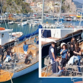 Stefano De Martino sbarca a Cetara in yacht, shooting tra ballerini in spiaggia /FOTO 